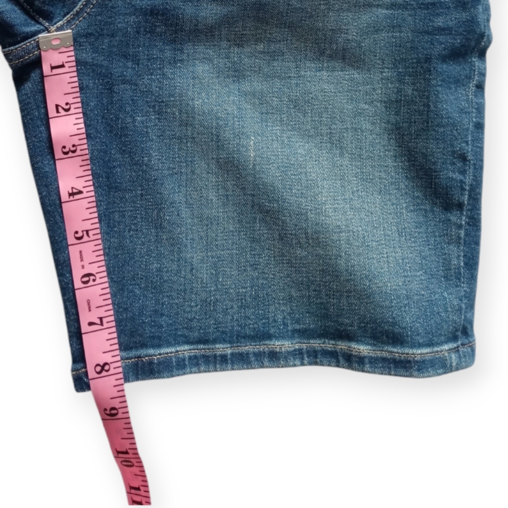 TOMMY HILFIGER MEN'S BLUE DENIM MEDIUM WASH DISTRESSED JEANS SHORTS. SIZE 32 - Picture 6 of 15